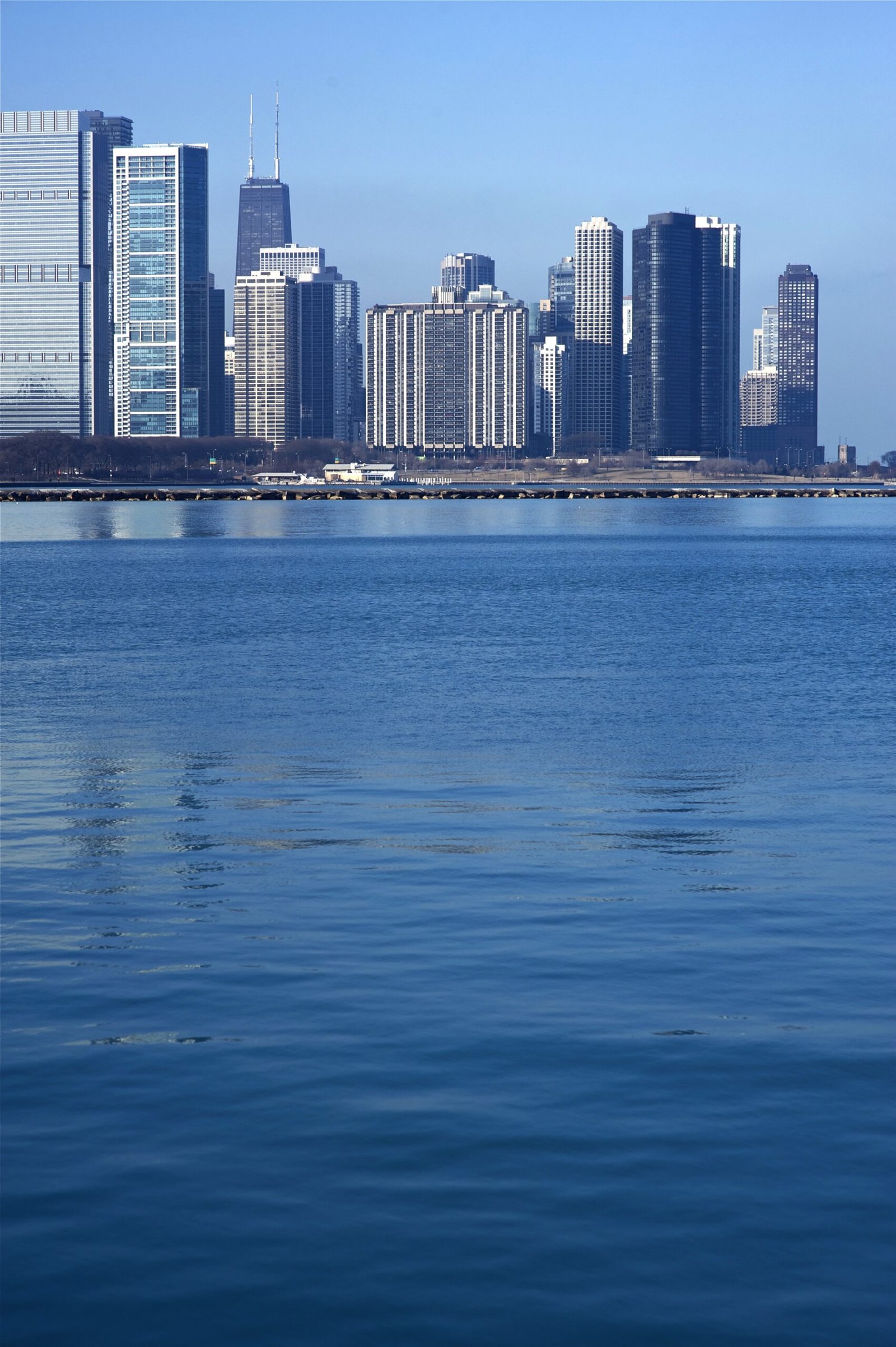 Vertical view of the Chicago skyline along Lake Michigan