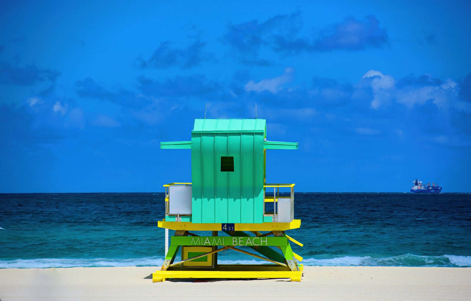 A lifeguard tower on Miami Beach with clear blue sky and the Atlantic Ocean