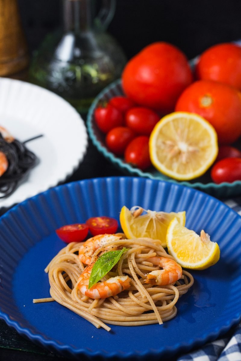 Shrimp scampi spaghetti with lemon