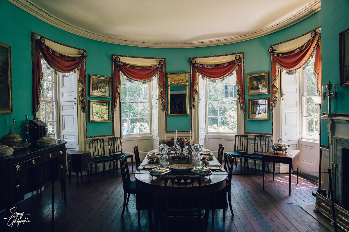 The dining room of the Nathaniel Russell House in Charleston