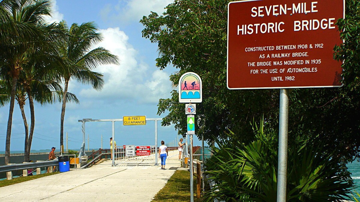 The Seven Mile Bridge running down the Florida Keys