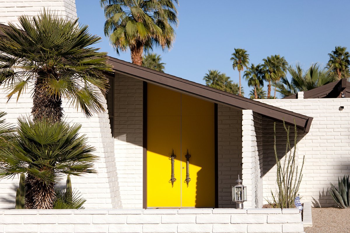 A mid-century modern house in Palm Springs