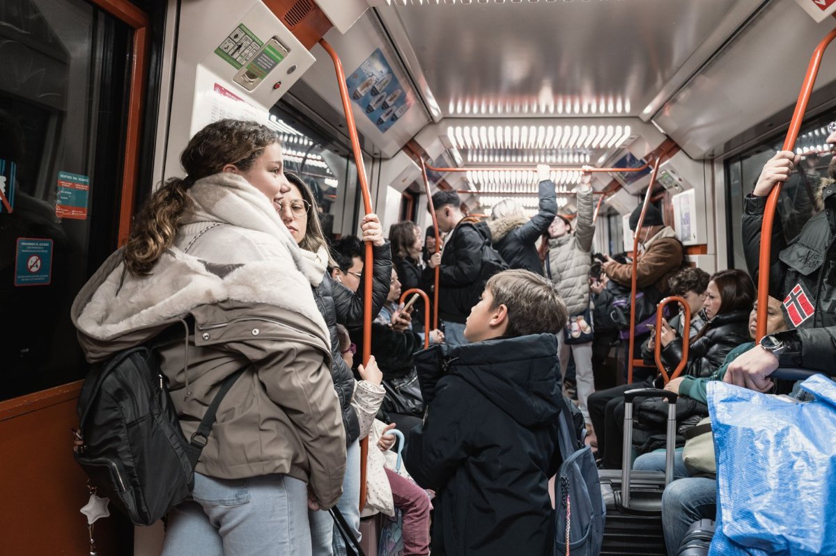 A crowded metro carriage