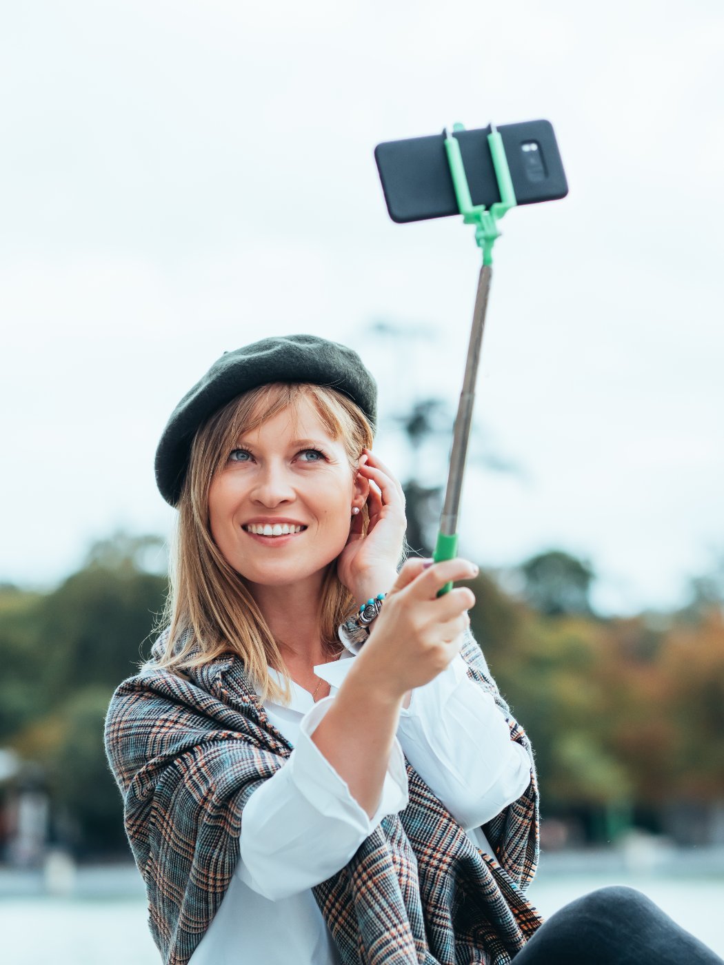 Using a selfie stick as a makeshift tripod