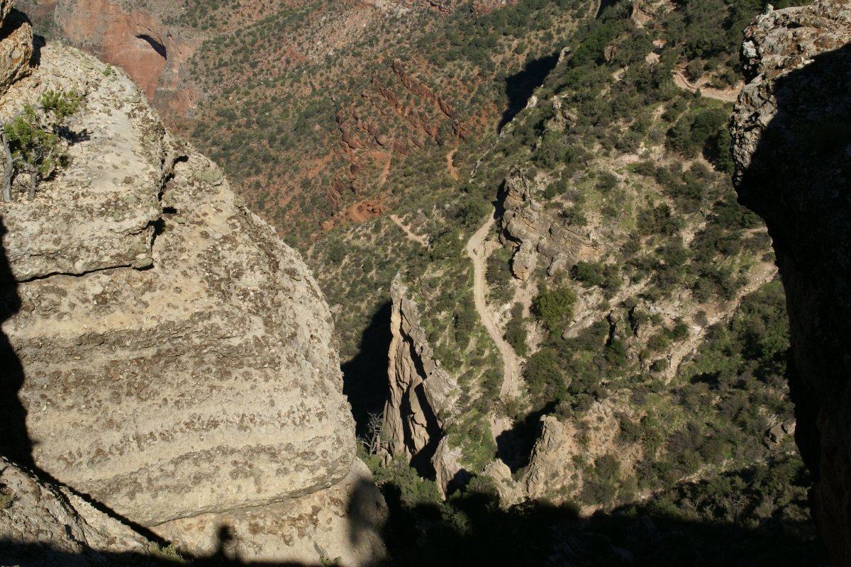 The switchbacks of the Bright Angel Trail below the South Rim