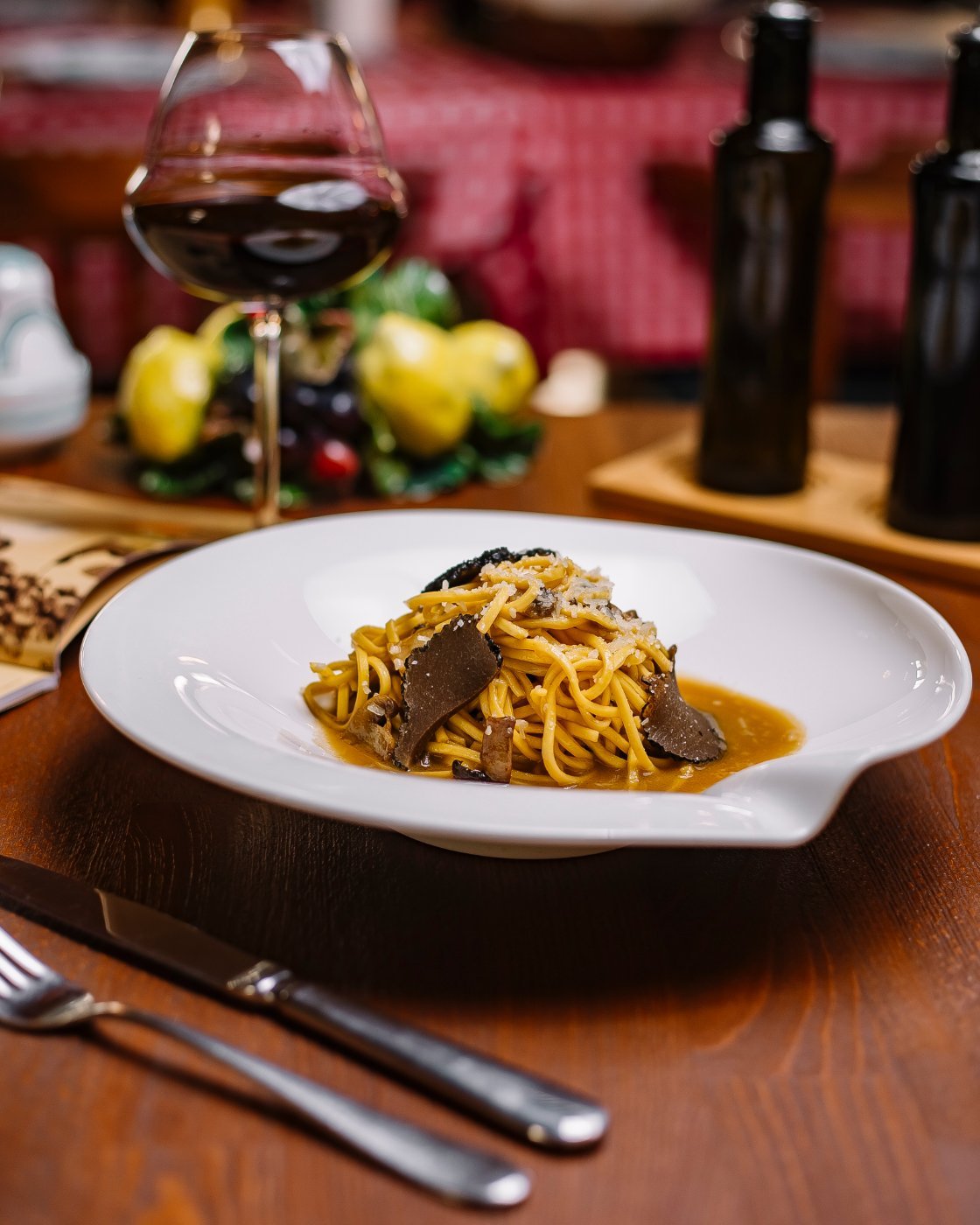 Truffle pasta and red wine, the autumn menu in central Italy