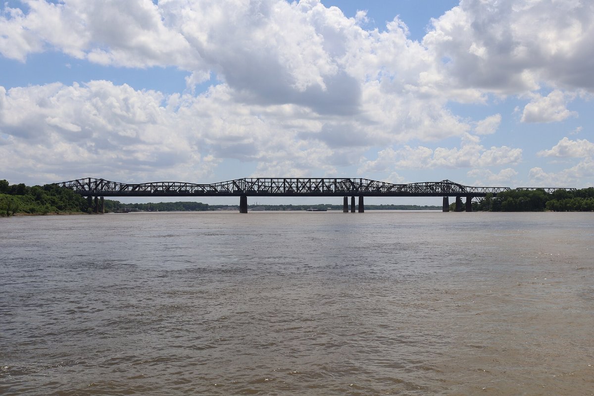 The bridges over the Mississippi River at Memphis