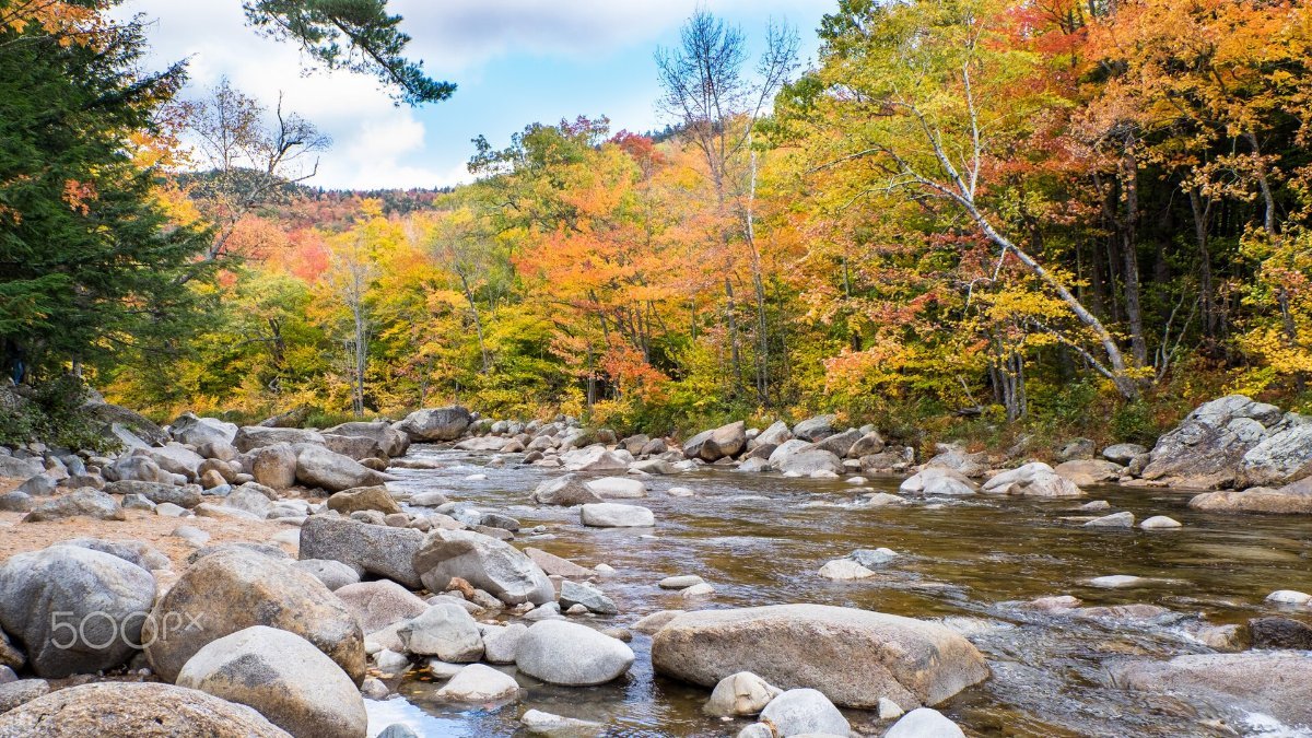 The White Mountains of New Hampshire under autumn colour