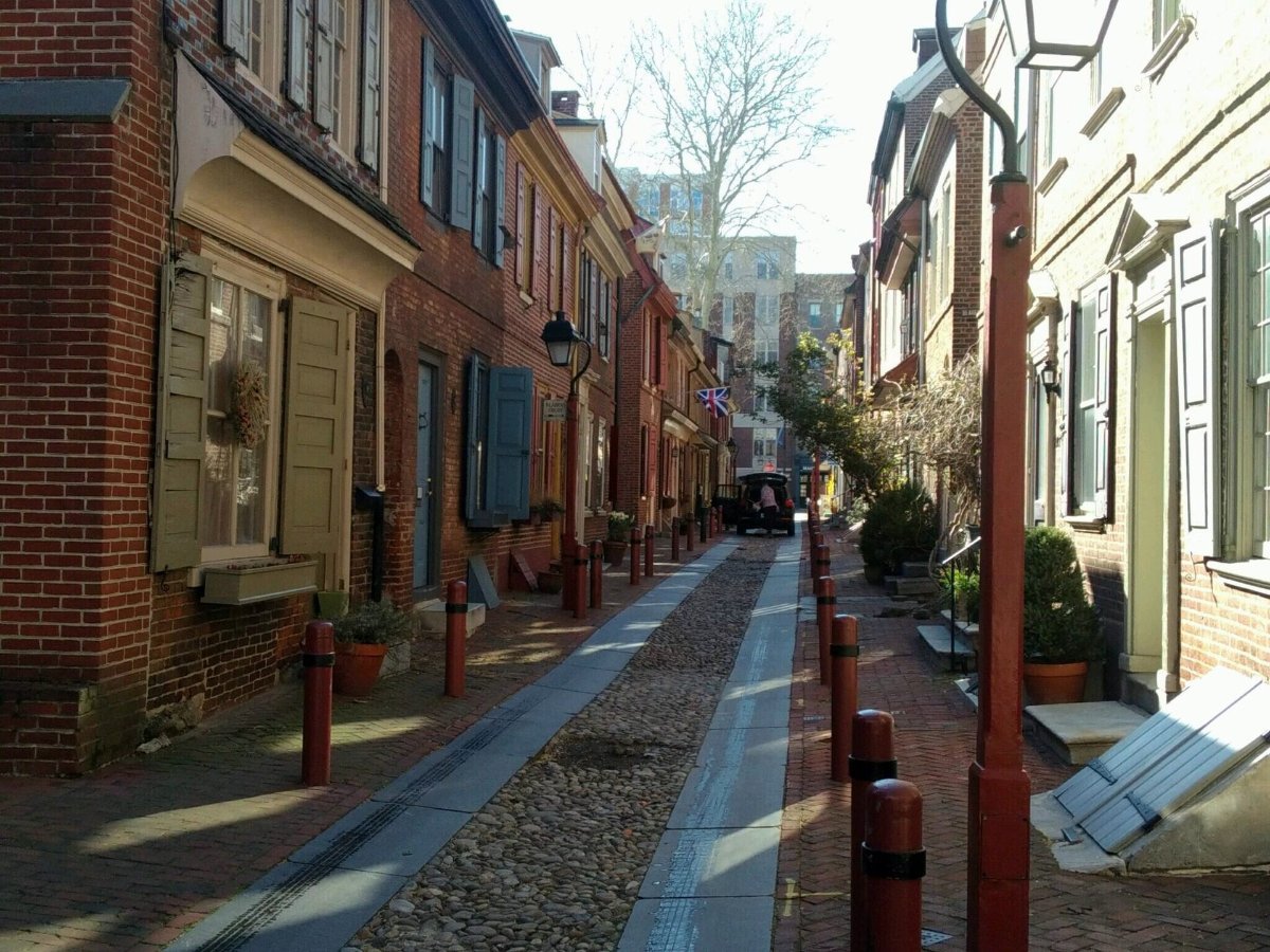 Elfreth's Alley, the oldest residential street in America