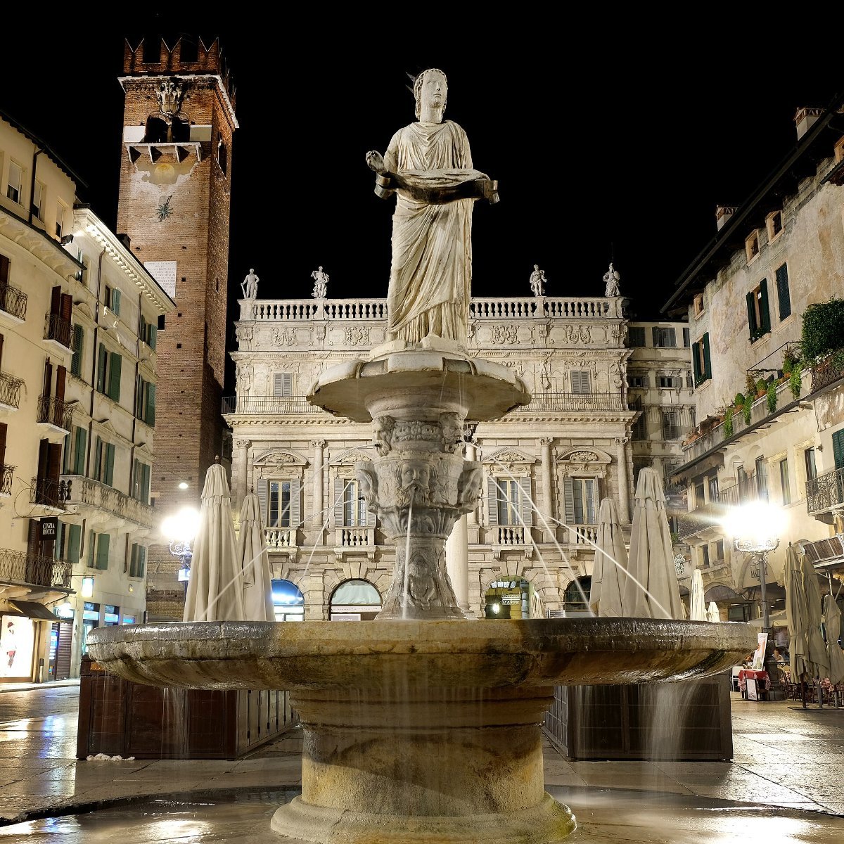 Piazza delle Erbe in Verona
