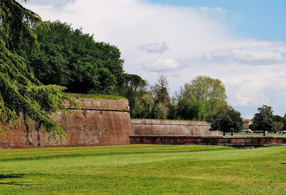 The walls encircling Lucca