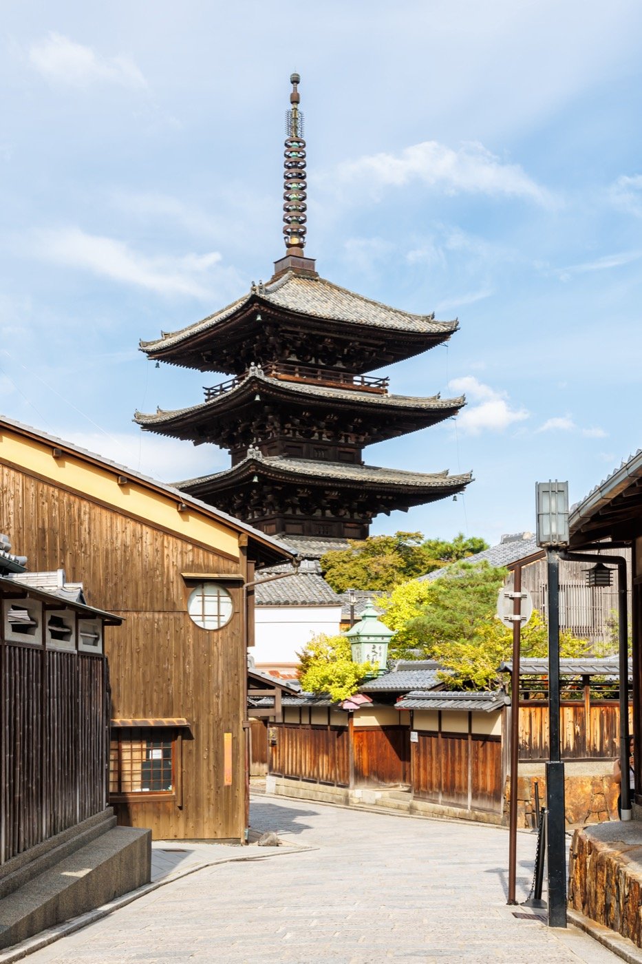 The old town of Kyoto with the Yasaka Pagoda