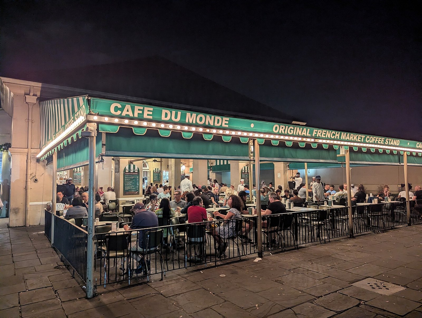 Café du Monde, the open-air beignet café in the French Market