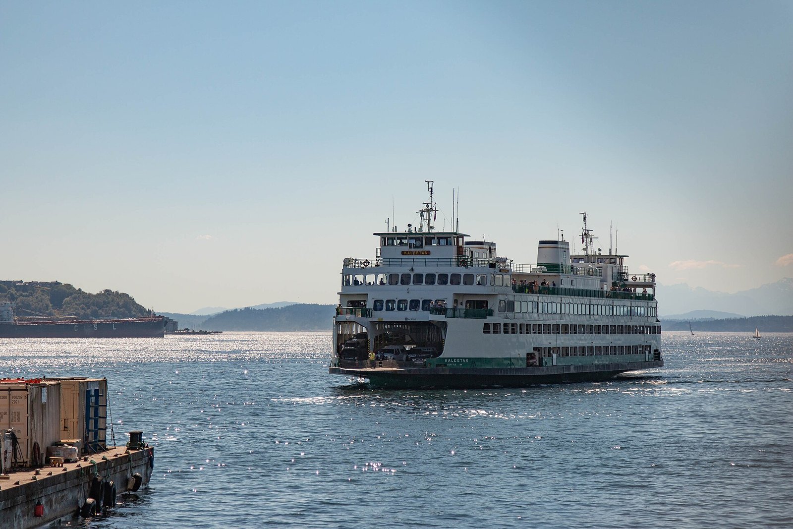 A Washington State ferry leaving Seattle for Bainbridge Island