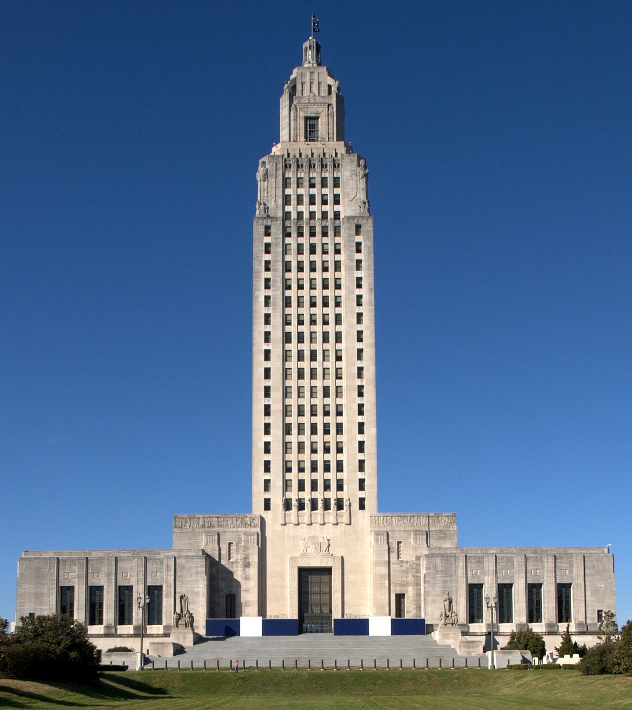 The tall Louisiana State Capitol in Baton Rouge
