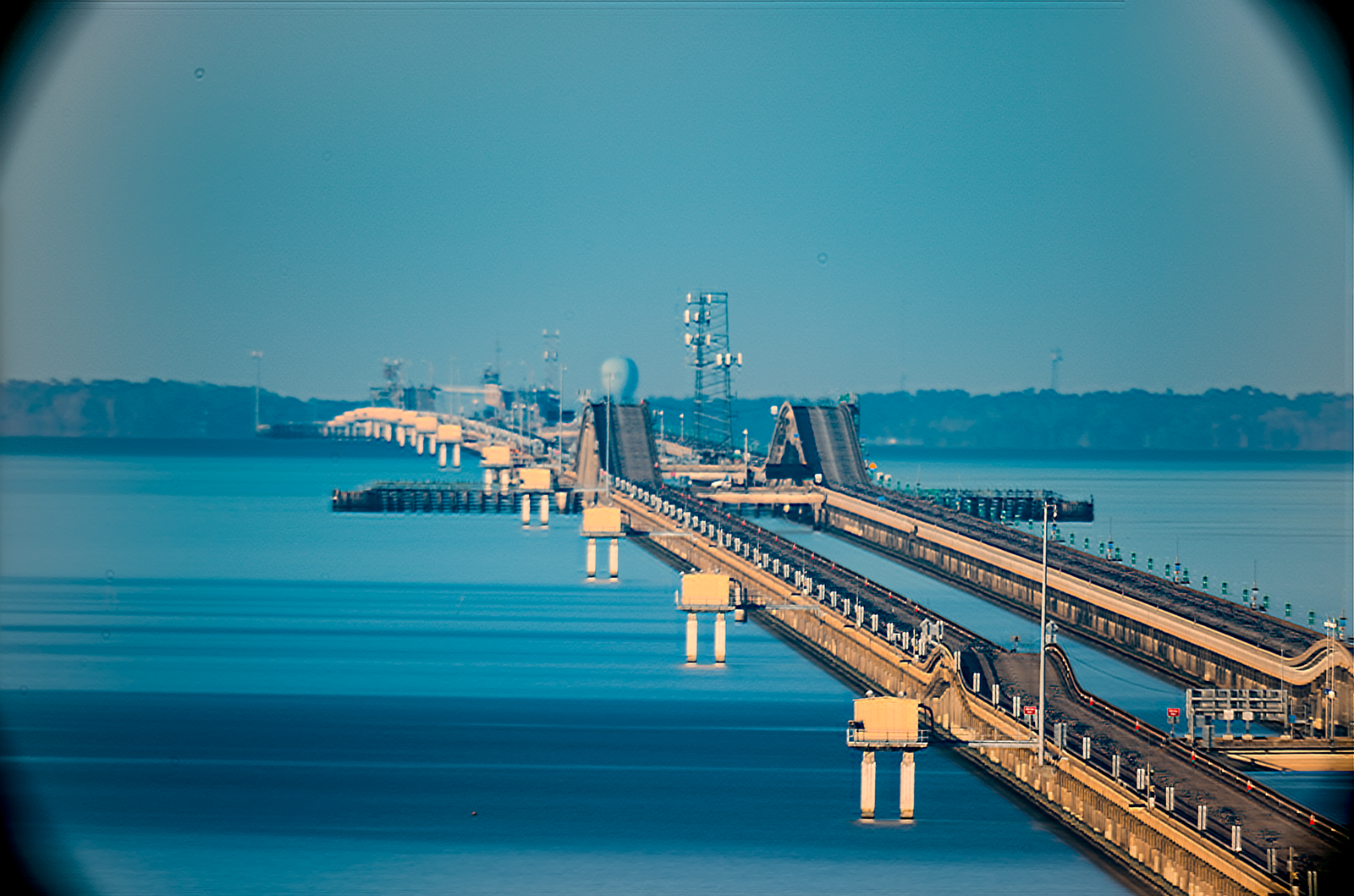 The long Lake Pontchartrain Causeway bridge over the water
