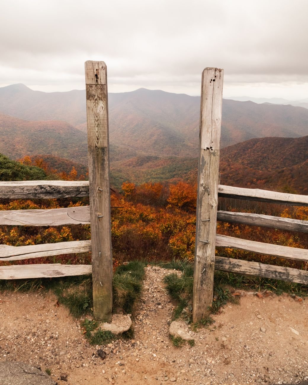 Ridges and mist in the Great Smoky Mountains in autumn