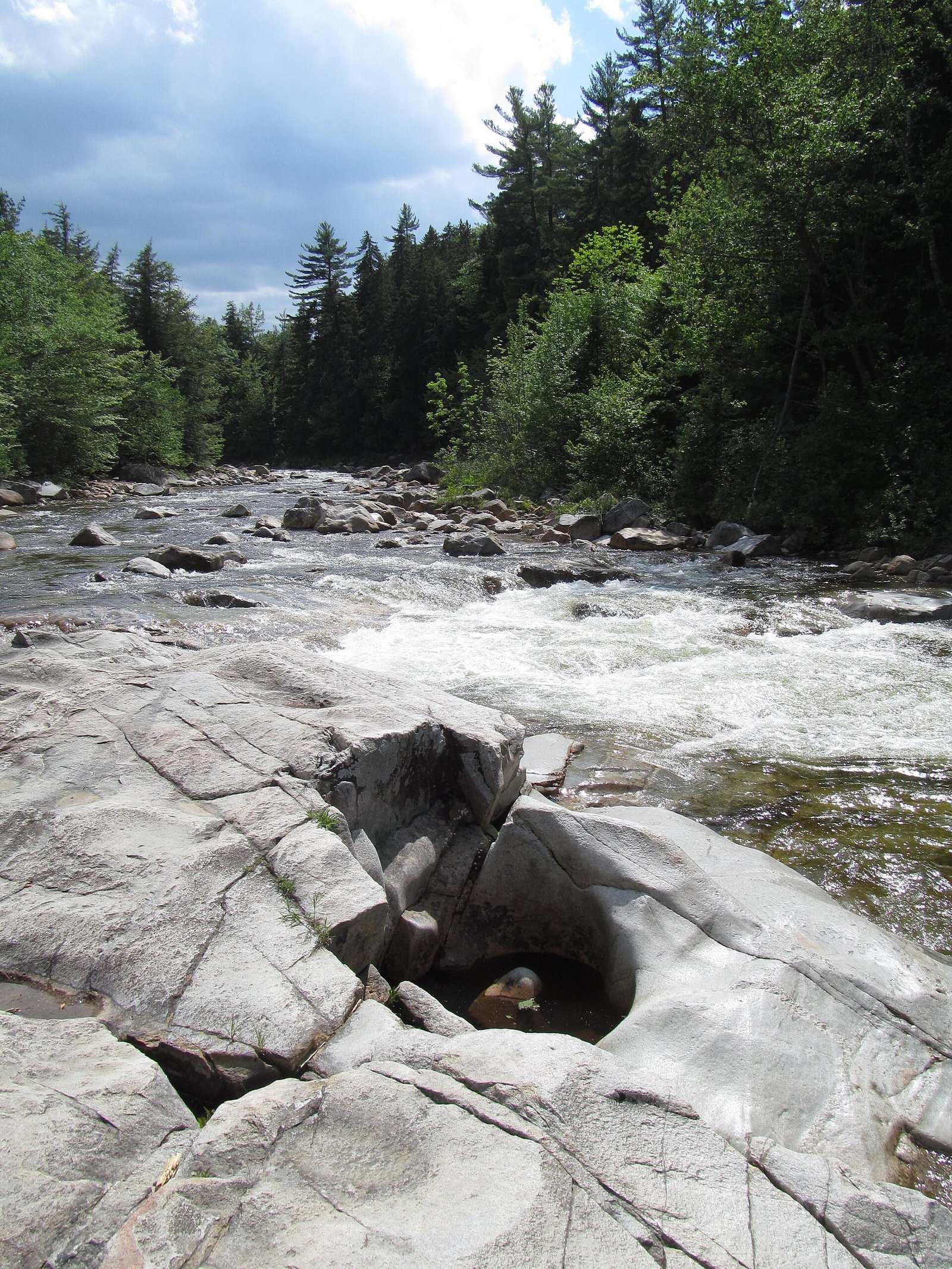 The Kancamagus Highway through the White Mountains of New Hampshire