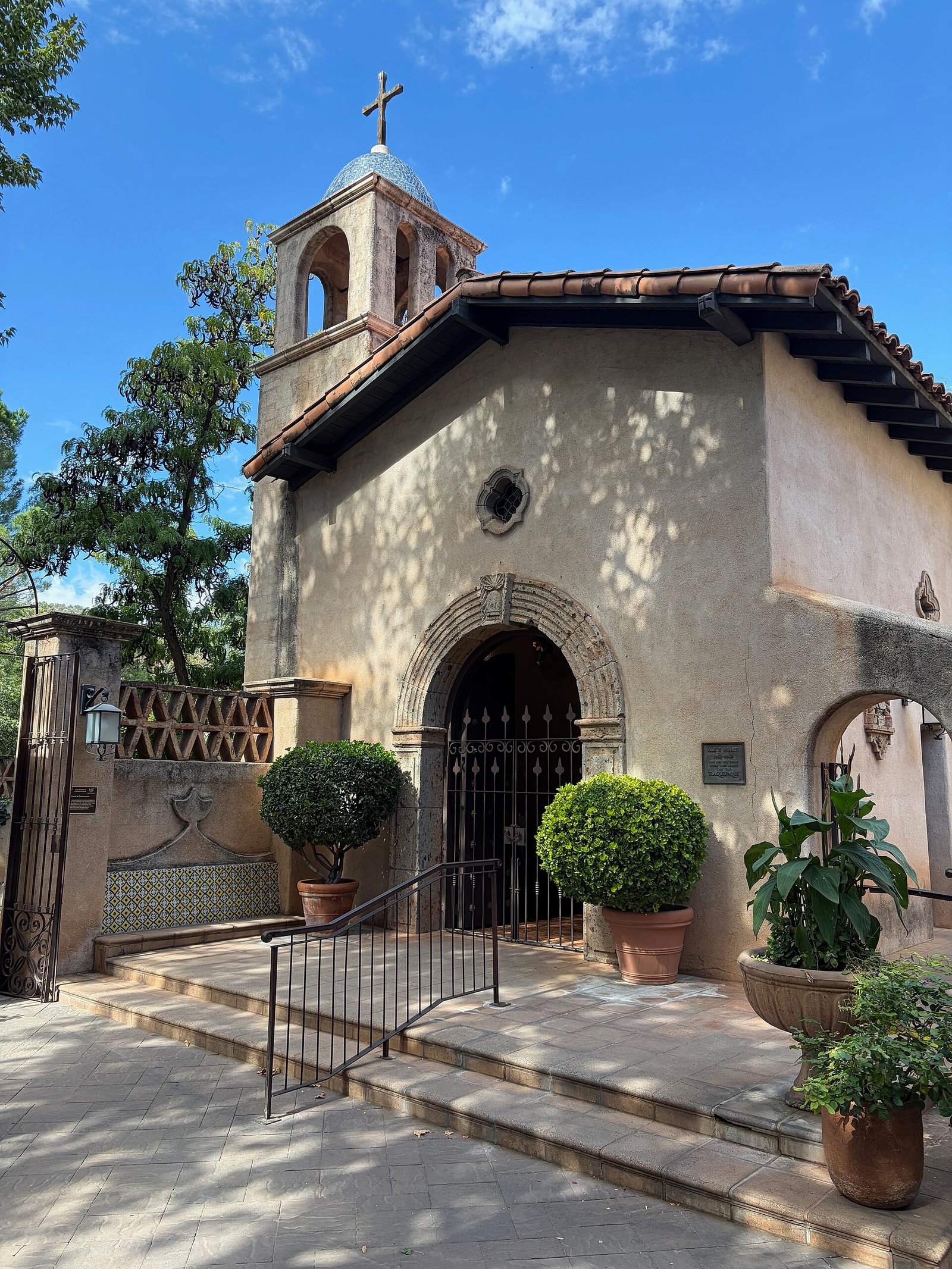 Stone archways and courtyards at Tlaquepaque in Sedona