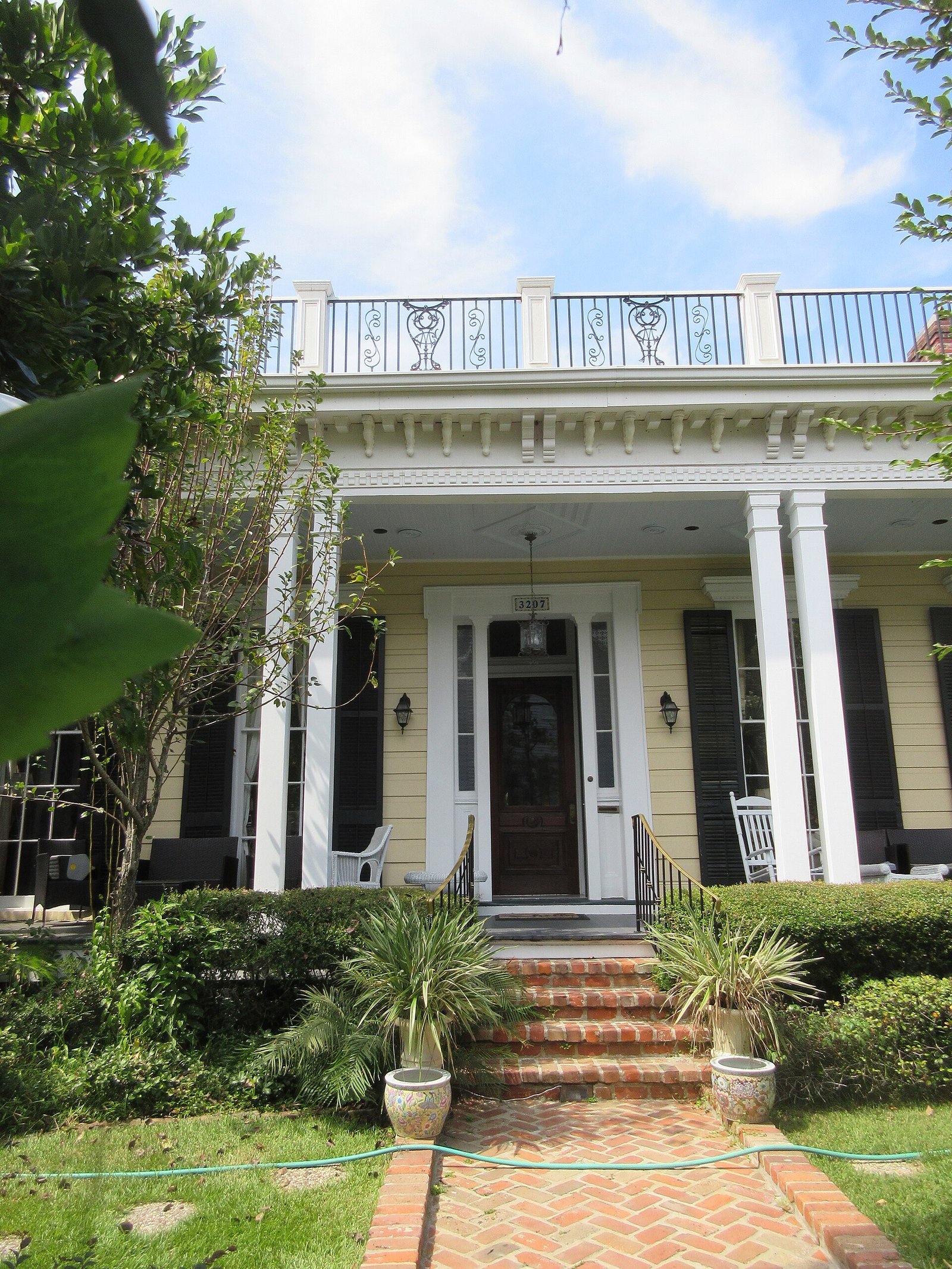 A historic mansion in the New Orleans Garden District