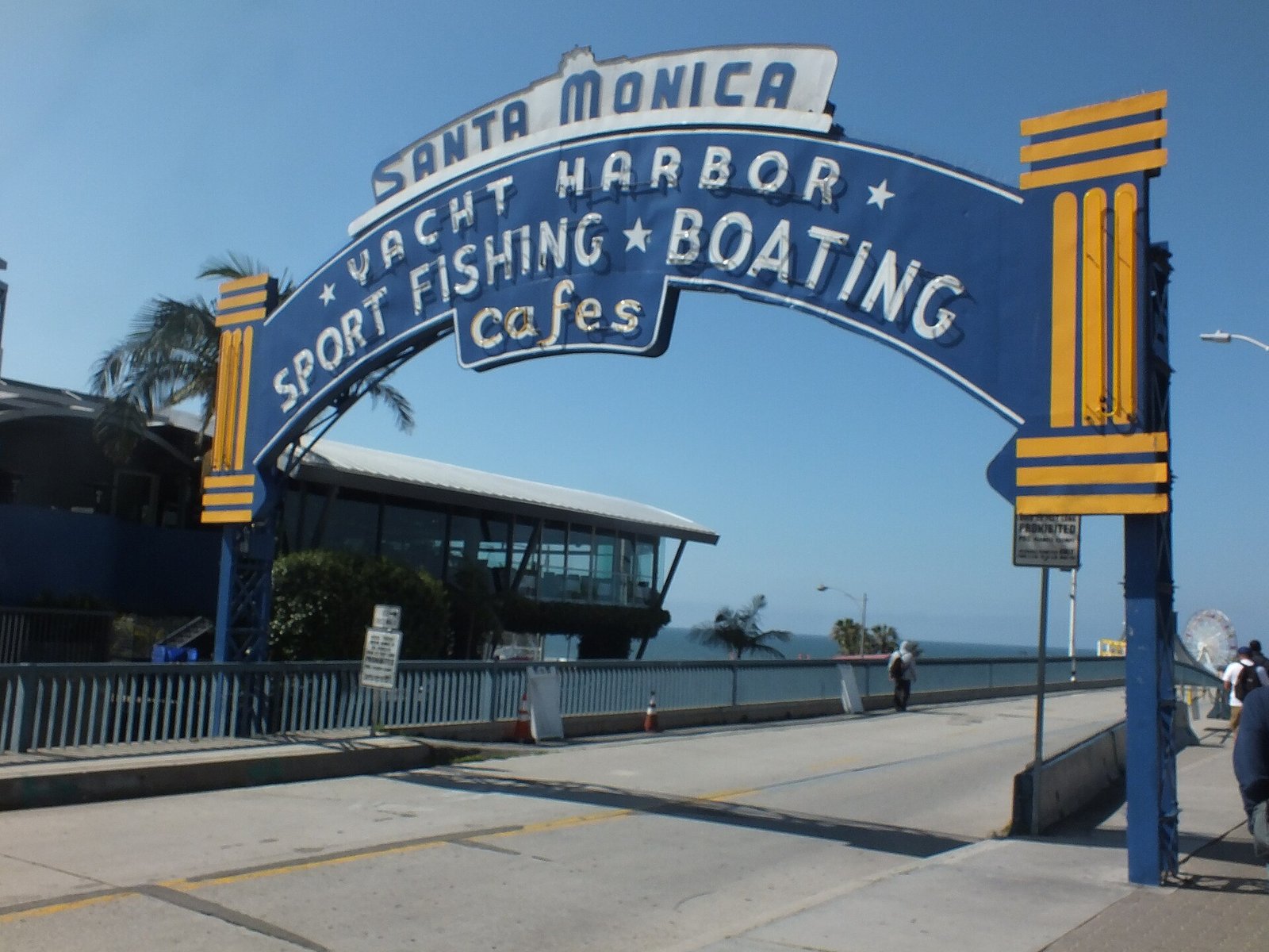 The entrance sign of the Santa Monica Pier