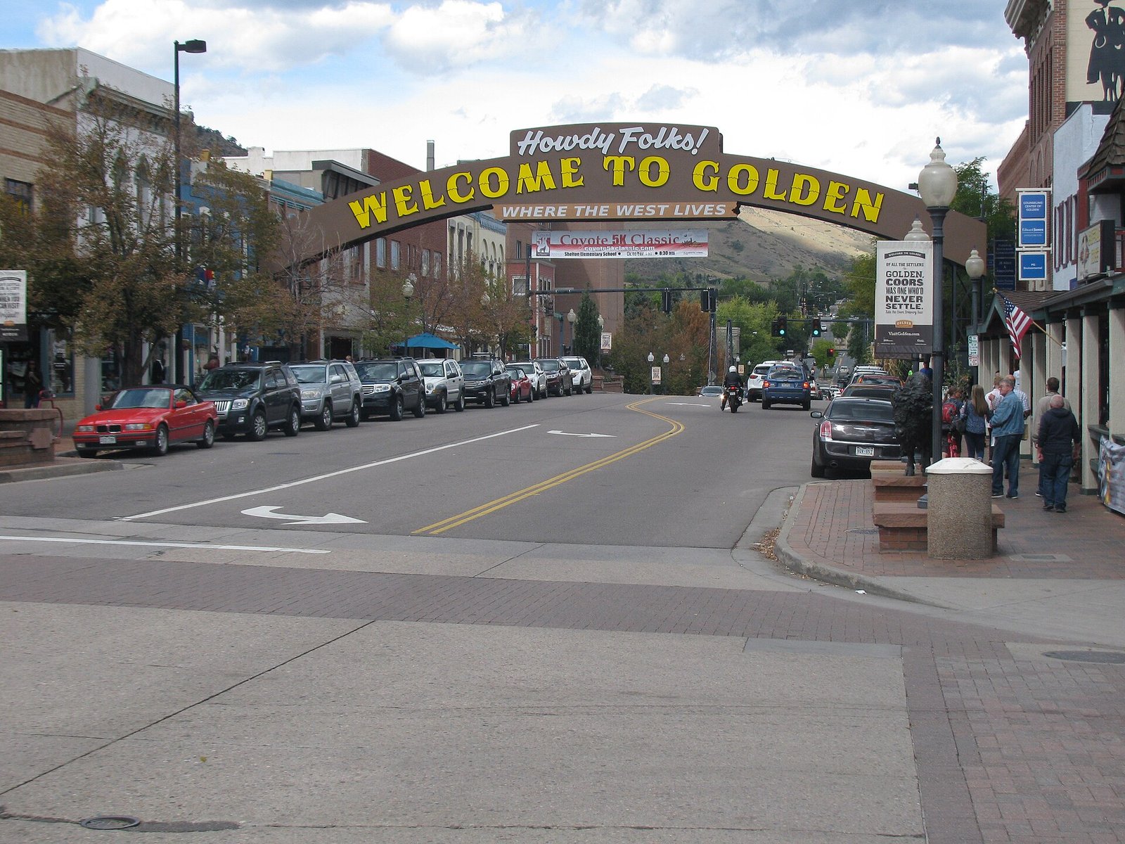 The Howdy Folks! Welcome to Golden arch over Washington Avenue