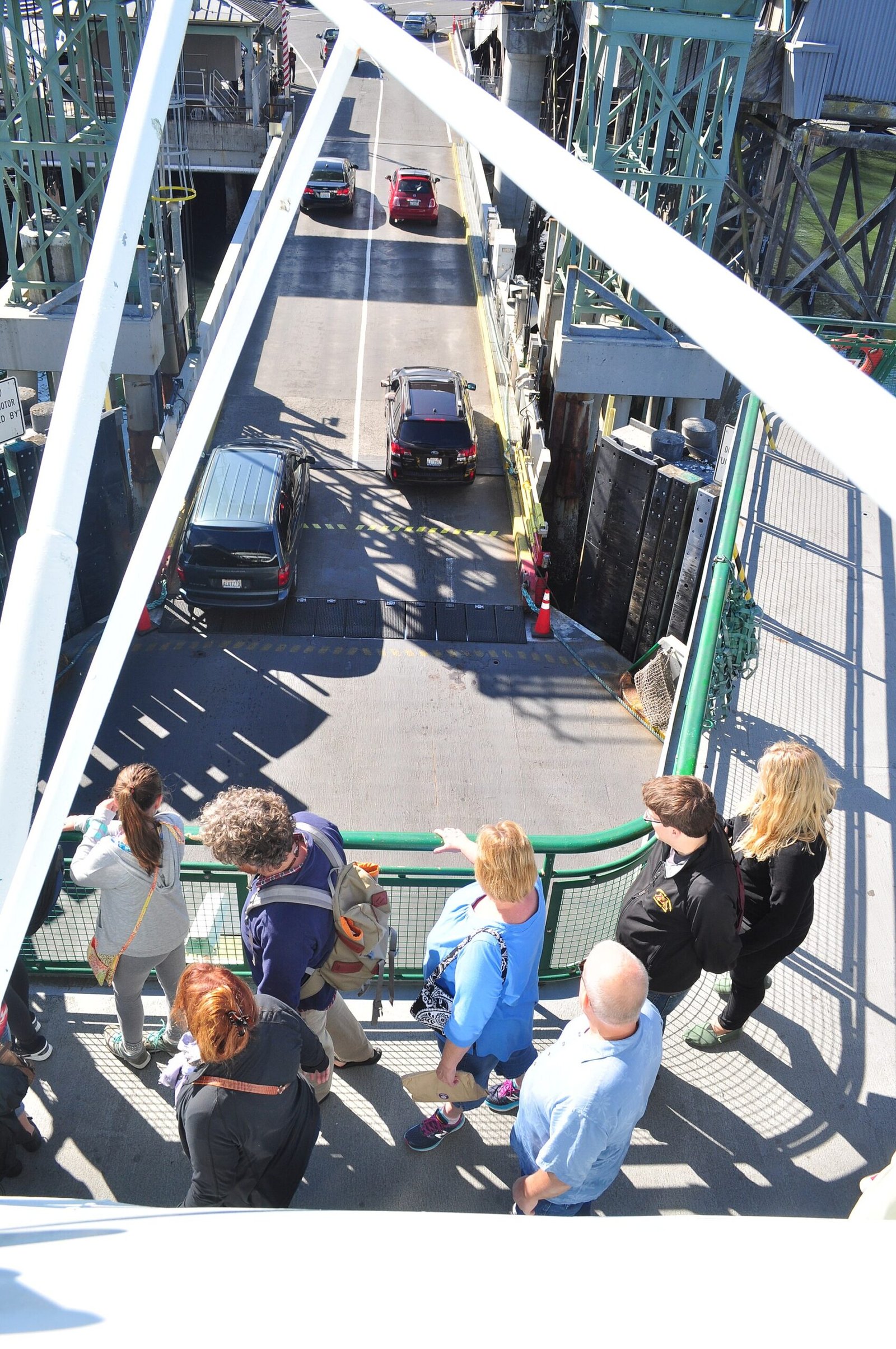 Cars and passengers leaving the ferry Wenatchee at the Bainbridge Island terminal