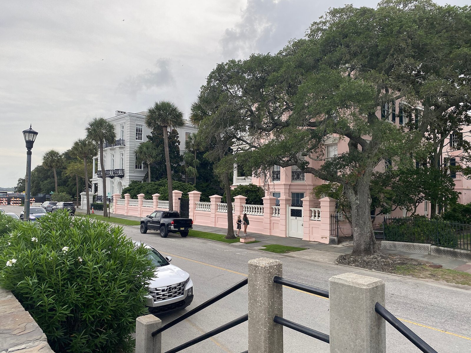 The Battery and historic houses along the Charleston waterfront