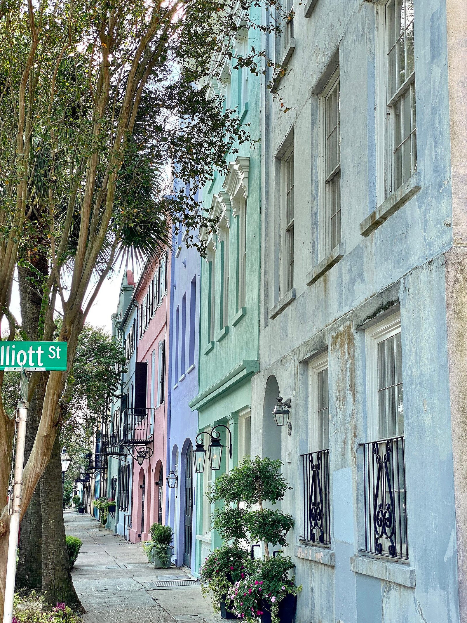 The pastel houses of Rainbow Row in Charleston