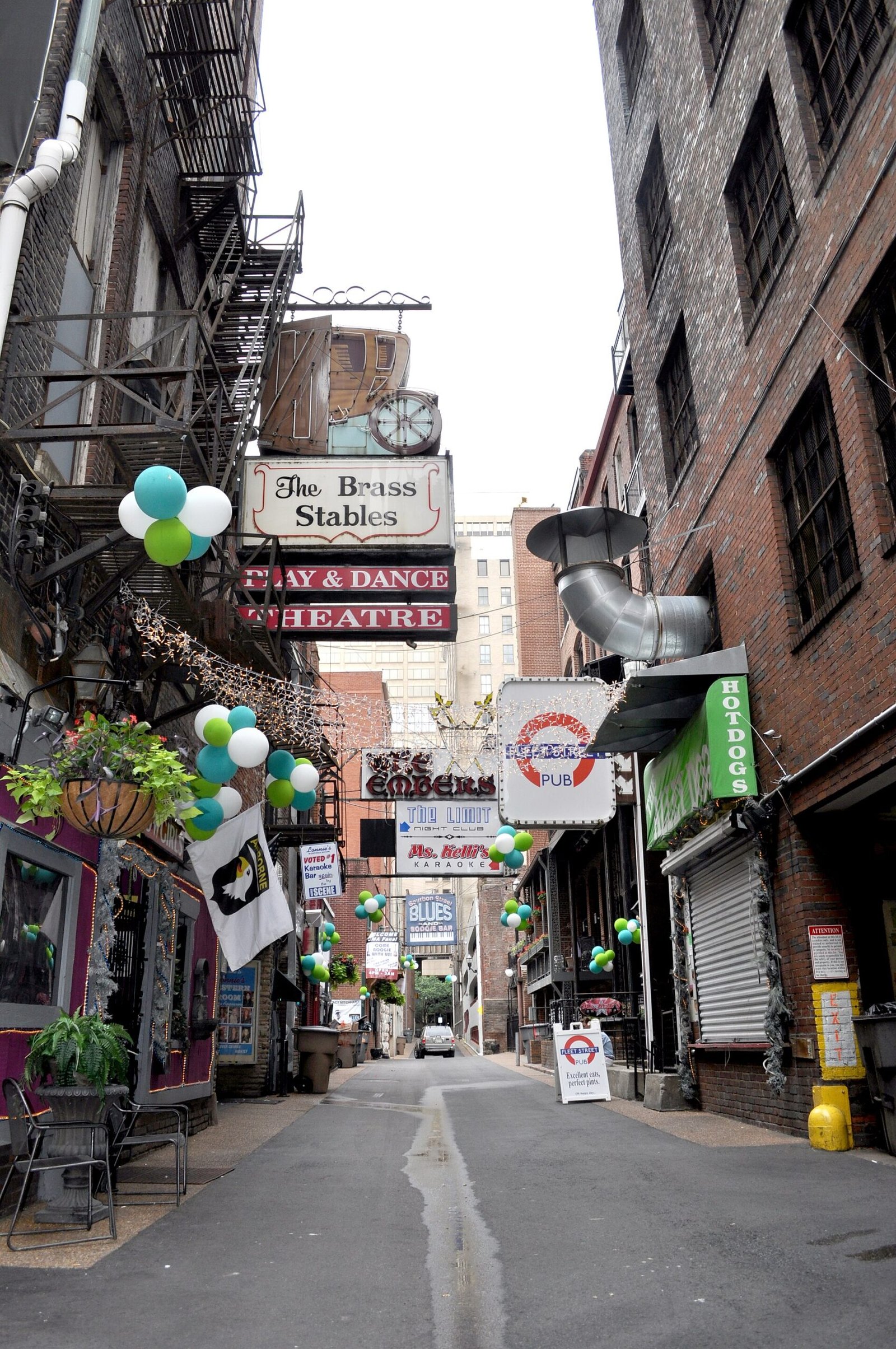 Printers Alley in downtown Nashville